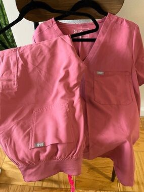 Figs Pink Scrub Set - Size XL Women’s